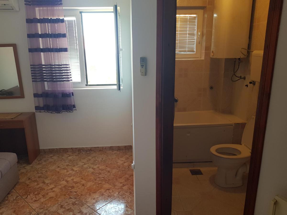 Apartments Drobni Pijesak Petrovac الغرفة الصورة