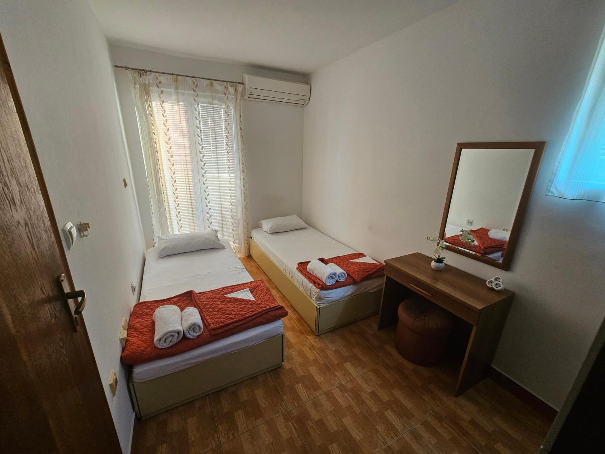 Apartments Drobni Pijesak Petrovac الغرفة الصورة