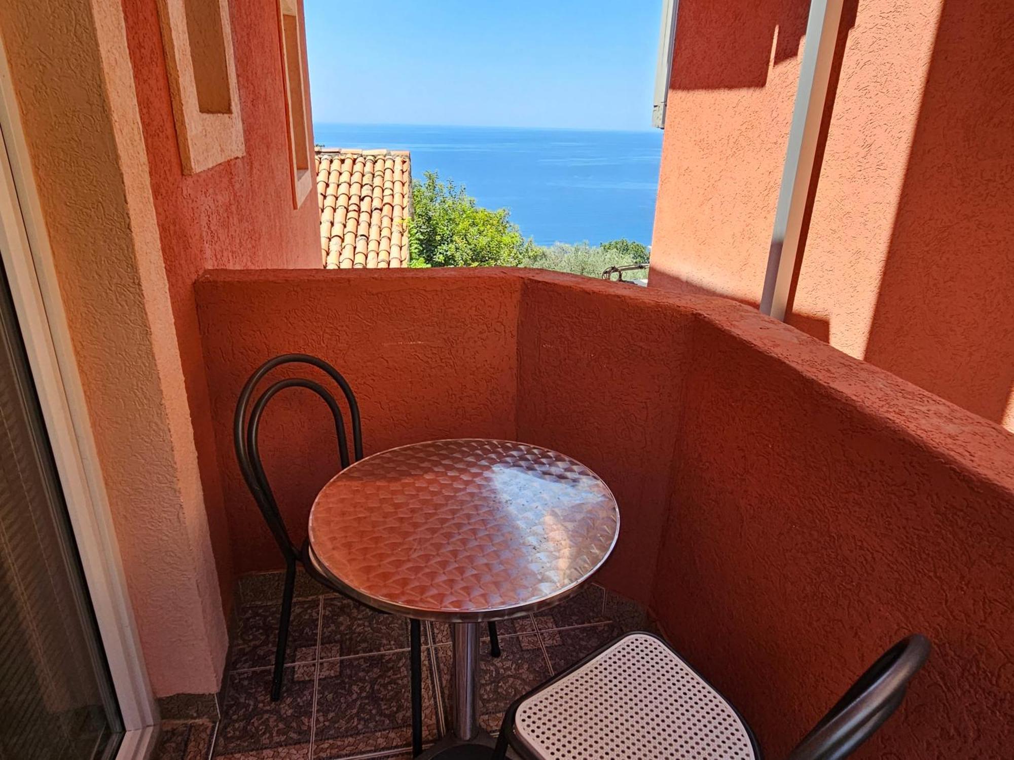 Apartments Drobni Pijesak Petrovac الغرفة الصورة